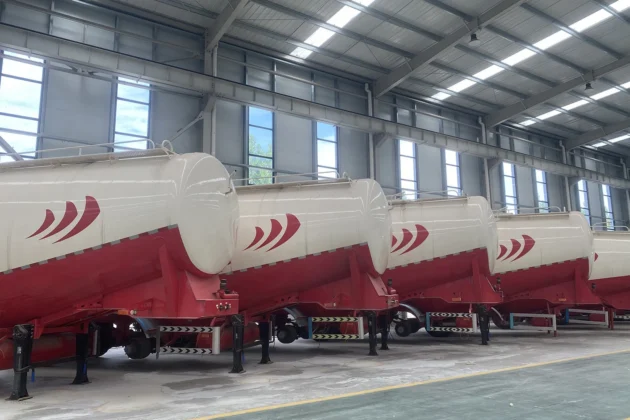 1-3 Compartment 30-70m³ Cement Transport Trailer