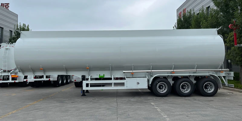 نصف مقطورة صهريج وقود 42,000L/46,000L للبيع نصف مقطورة صهريج وقود 42,000L/46,000L للبيع