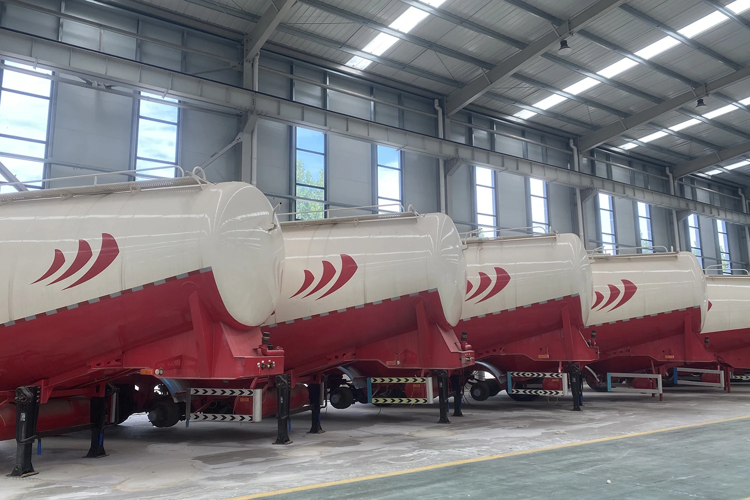 Bulk Cement Transport Trailer Bulk Cement Transport Trailer